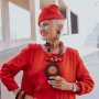 Nenek 76 Tahun Buktikan Orang Tua Bisa Tampil Stylish, Intip Gayanya