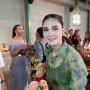 Bikin Iri, Luna Maya Foto Bareng Anna Wintour di New York Fashion Week 2019