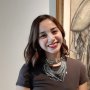 Ajak Anak Liburan ke Singapura, Kirana Larasati Tampil Bak Remaja