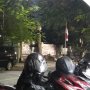 Lemparan Batu Sambut Gubernur Enembe dan Khofifah ke Wisma Mahasiswa Papua