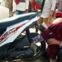 Digas Cucunya, Tangan Nenek di Banyuwangi Terjepit Roda Motor