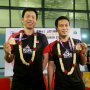 Senyum Hendra / Ahsan Juara Dunia Bulutangkis saat Tiba di Tanah Air