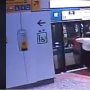 Ditinggal Teman, Wanita Ini Paksa Masuk MRT hingga Terjepit Celah Pintu