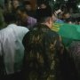 Jenazah Ibunda Tiba di Puri Cikeas, SBY Ikut Angkat Keranda dari Ambulans
