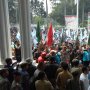 Tolak Kenaikan Iuran BPJS, Ratusan Buruh Geruduk Balai Kota Bogor