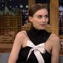 Bak Pengantin, Gaya Rooney Mara Temani Joaquin Phoenix di Premier Joker