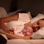 Ini Penyebab Ayah Tak Dengar Suara Bayi Menangis di Malam Hari