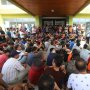 Ratusan Pencari Suaka Masih Bertahan di Gedung Bekas Kodim