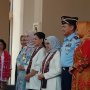 Jokowi Kerap Bagi-bagi Sepeda, Iriana Bagikan HP hingga Laptop ke Taruna