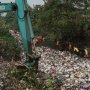 Setelah Sempat Viral, Pemkab Bekasi Angkut Sampah Kali Jambe yang Mengular
