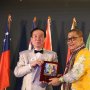 Kemensos Terima Plakat dari Presiden Lions Club Internasional