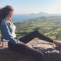 Gaya Liburan Model yang Punya Kaki Terpanjang, Cantik dan Anggun