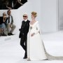 Misteri Sarung Tangan Karl Lagerfeld, Ternyata Ini Fungsinya