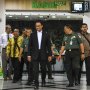Anies Baswedan Menjenguk BJ Habibie di RSPAD