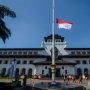 BJ Habibie Wafat, Indonesia Kibarkan Bendera Setengah Tiang