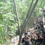 TNI Bersihkan Sampah di Sungai Cipakancilan, Ban Bekas Setruk Diangkut