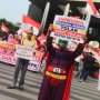 Aksi Superhero Dukung Revisi UU KPK