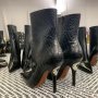 Sepatu Boots Unik Ini Dilengkapi Pembuka Tutup Botol, Berapa Harganya?
