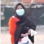 Motor Kehabisan Bensin, Nenek Ini Jalan Kaki Gendong Jenazah Cucunya