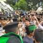 Sejumlah Massa HMI Penolak UU KPK Baru Bentrok dengan Polisi