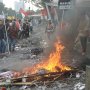 Beringas, Massa Coba Terobos Kawat Berduri: Bakar KPK Sekarang Juga!