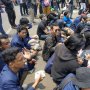 Ada Bagi-bagi Nasi Bungkus di Demo Mahasiswa Depan DPR, Lauknya Tempe Orek