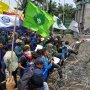 Merangsek ke dalam DPR, Pendemo Mahasiswa Jebol Kawat Berduri