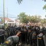 Pasca Ricuh di Depan Gedung DPRD Kota Solo, Mahasiswa Masih Bertahan