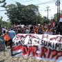 Long March Dari Manahan, Ribuan Mahasiswa Solo Aksi di Depan Gedung DPRD