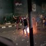 Gerbang Belakang DPR Jadi Medan Tempur, Mahasiswa - Polisi Saling Serang