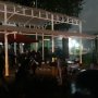 Gerbang Gedung DPR Akhirnya Roboh, Mahasiswa Tantang Polisi Menembak