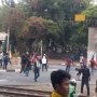 Polisi Tembak Puluhan Gas Air Mata ke Anak STM, Massa Tak Bergeming