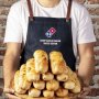 Pekerjaan Impian Banget, Cuma Nyicipin Garlic Bread di Domino's Pizza