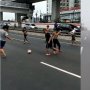 Ditutup saat Ada Demo, Jalan Tol Jadi Lapangan Bola dan Arena Salto
