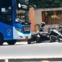 Parkir Motor di Jalur Bus, Motor Ojol Diseruduk Bus Trans Jogja