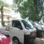 Bawa Mobil Langka ke Kampus, Mahasiswa di Bandung Curi Perhatian