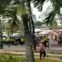 Panas! Anak STM Ditendang saat Aksi, Polisi Dikejar hingga Kocar-kacir