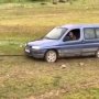Tak Boleh Asal Tancap Gas, Begini Cara Menderek Mobil yang Keliru