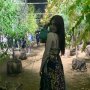 Cantiknya Gaun Suzy di Paris Fashion Week, Warganet: Mirip Batik!