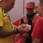 Temui Fan Berat Valentino Rossi, Marc Marquez Dapat Bingkisan Ini