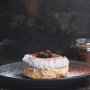 Niat Ingin Foto Kue Malah Dijahili Pacar, Aksi Lelaki Ini Endingnya Bikin Kesal