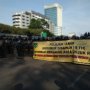 Diminta Pulang, Massa Berseragam SMP Hingga SMA Sorakin Aparat