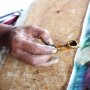 Ikut Lestarikan, Retail Ini Kolaborasi Dengan Desainer Muda Buat Shoping Bag Motif Batik