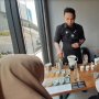 Warna Celemek Barista Tak Selalu Sama, Ternyata Ini Artinya!