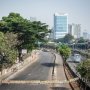 Mobil Tamu Berdatangan  ke Pelantikan DPR, Jalan Gelora Padat