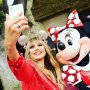 Heidi Klum Desain Bando Minnie Mouse, Harganya Setara 5 Tiket Disneyland