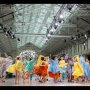 Dramatis, Model Pakai Baju yang Jatuh dari Langit di Paris Fashion Week