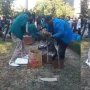Aksi Damai di DPRD DIY, Mahasiswa Punguti Sampah Plastik