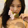 Jennie BLACKPINK Ucapkan Selamat Natal, Tetap Cantik Tanpa Makeup