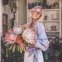 Solo Traveler Sejati, Intip Gaya Stylish Kiersten Rich saat Keliling Dunia